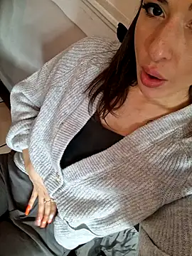 Snapshot of LydiaMaus96 chatting on February 3, 2025, 2:34 pm LydiaMaus96 online show from February 3, 2025, 2:34 pm