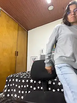 karlamorris  online show from April 7, 2026, 1:13 pm