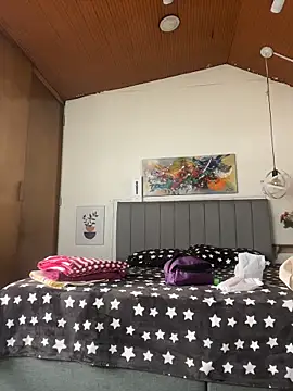 karlamorris  online show from April 11, 2026, 2:10 pm