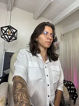 Snapshot of karlamorris_ chatting on May 9, 2026, 1:14 pm karlamorris online show from May 9, 2026, 1:14 pm