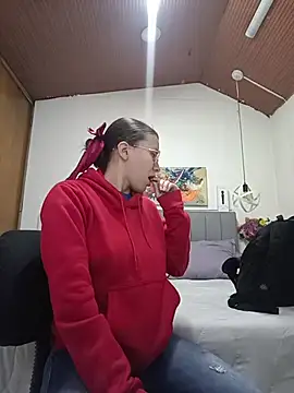 Snapshot of karlamorris_ chatting on December 4, 2025, 1:43 pm karlamorris online show from December 4, 2025, 1:43 pm