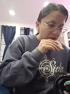 Snapshot of karlamorris_ chatting on November 6, 2025, 1:48 pm karlamorris online show from November 6, 2025, 1:48 pm