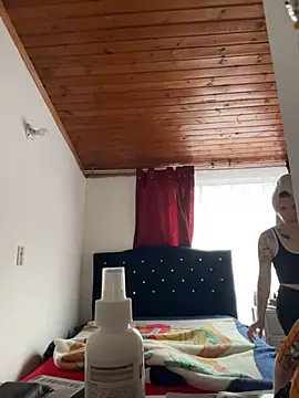 karlamorris  online show from February 1, 2026, 1:09 pm