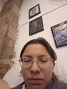 Snapshot of karlamorris_ chatting on October 28, 2025, 1:43 pm karlamorris online show from October 28, 2025, 1:43 pm