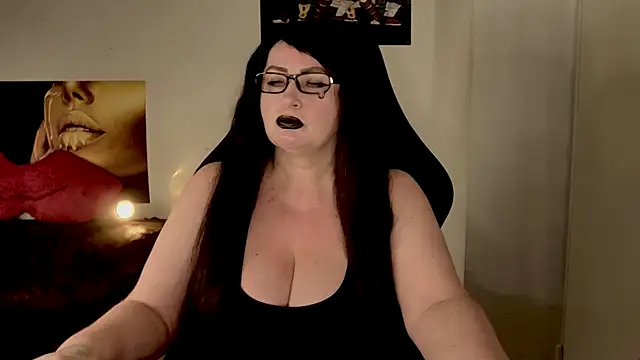 Snapshot of NannaGlossa chatting on July 5, 2026, 10:44 am NannaGlossa online show from July 5, 2026, 10:44 am