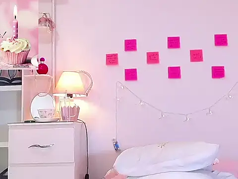 Snapshot of naissha- chatting on February 5, 2025, 2:37 pm naissha- online show from February 5, 2025, 2:37 pm