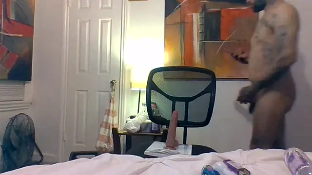 Snapshot of Houstonslong1 chatting on January 18, 2025, 6:34 am Houstonslong1 online show from January 18, 2025, 6:34 am