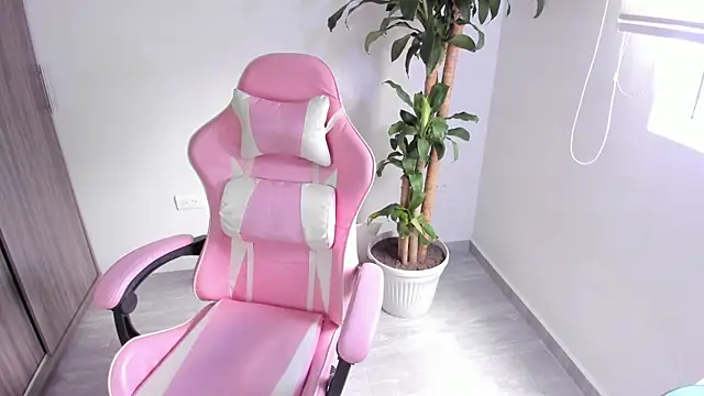 Sofi Martinezz0 online show from October 22, 2025, 3:33 pm