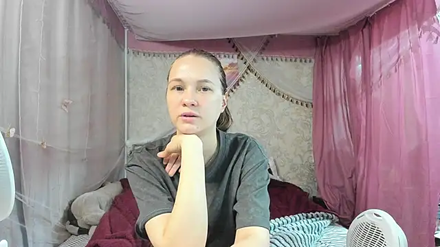 leila bambi  online show from April 22, 2026, 1:51 pm