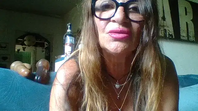 Snapshot of gildamilf chatting on July 11, 2026, 2:39 pm gildamilf online show from July 11, 2026, 2:39 pm