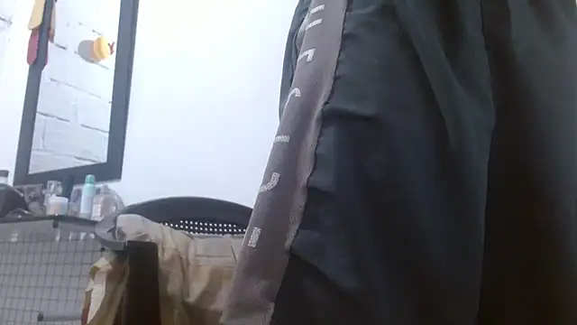 Larry-n-clouds online show from February 1, 2026, 7:01 pm