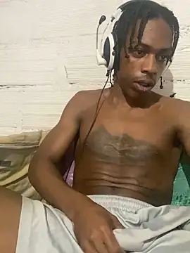 Larry-n-clouds online show from November 26, 2025, 3:50 am