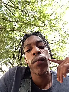 Larry-n-clouds online show from December 17, 2025, 3:39 pm