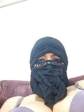 Snapshot of Rozittaa chatting on November 6, 2025, 7:29 pm Rozittaa online show from November 6, 2025, 7:29 pm