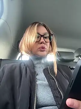 RinaCat online show from October 13, 2025, 5:20 am