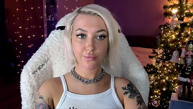 Snapshot of tykioty_Miley chatting on January 8, 2025, 4:54 pm tykioty Miley online show from January 8, 2025, 4:54 pm