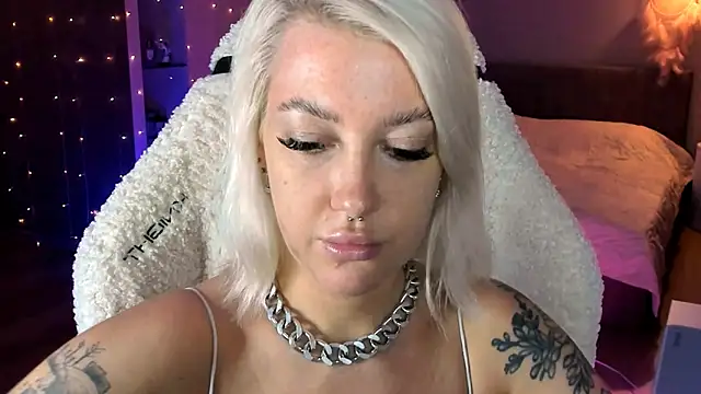 Snapshot of tykioty_Miley chatting on November 21, 2025, 1:32 pm tykioty Miley online show from November 21, 2025, 1:32 pm