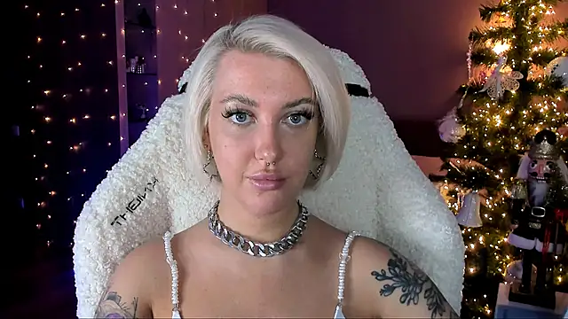 Snapshot of tykioty_Miley chatting on December 21, 2024, 12:27 pm tykioty Miley online show from December 21, 2024, 12:27 pm