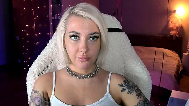 Snapshot of tykioty_Miley chatting on February 28, 2025, 3:59 pm tykioty Miley online show from February 28, 2025, 3:59 pm