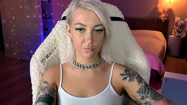 Snapshot of tykioty_Miley chatting on November 8, 2025, 11:03 am tykioty Miley online show from November 8, 2025, 11:03 am