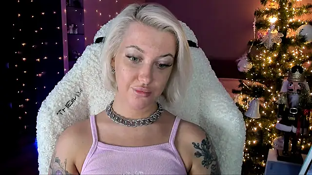 Snapshot of tykioty_Miley chatting on December 25, 2024, 3:38 pm tykioty Miley online show from December 25, 2024, 3:38 pm