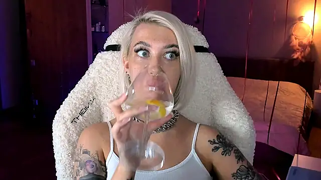 Snapshot of tykioty_Miley chatting on March 1, 2025, 6:21 pm tykioty Miley online show from March 1, 2025, 6:21 pm