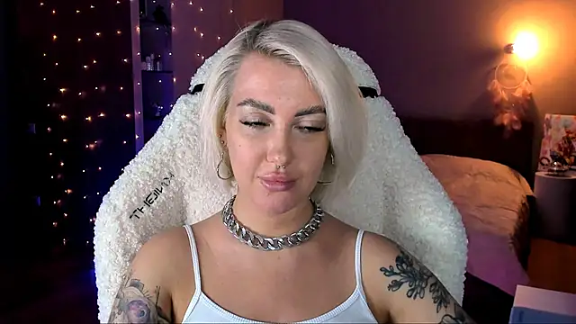 Snapshot of tykioty_Miley chatting on January 18, 2025, 3:16 pm tykioty Miley online show from January 18, 2025, 3:16 pm