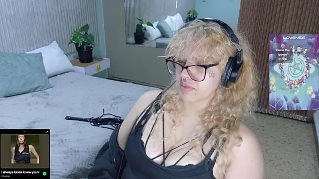 Eli666uwu online show from September 19, 2025, 12:09 pm