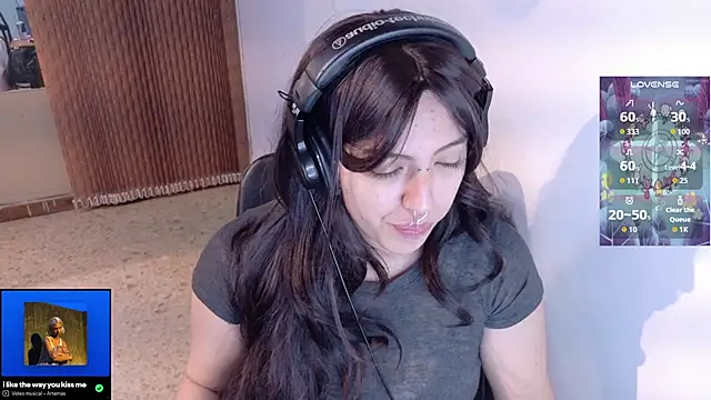 Eli666uwu online show from October 6, 2025, 3:46 pm