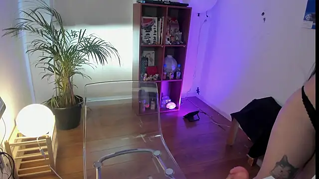 droolingdollfacee online show from April 19, 2026, 9:06 pm