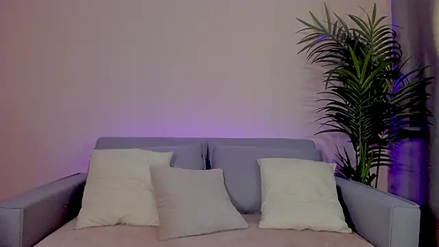 miadaniells hot online show from May 2, 2026, 12:32 pm