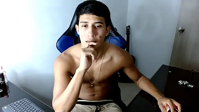 Snapshot of Juan_da01 chatting on February 19, 2025, 12:35 am Juan da01 online show from February 19, 2025, 12:35 am
