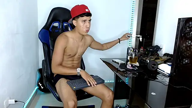 Snapshot of Juan_da01 chatting on March 2, 2025, 12:20 am Juan da01 online show from March 2, 2025, 12:20 am