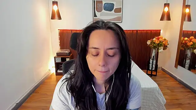 Snapshot of KatherineBond chatting on July 4, 2026, 3:38 pm KatherineBond online show from July 4, 2026, 3:38 pm