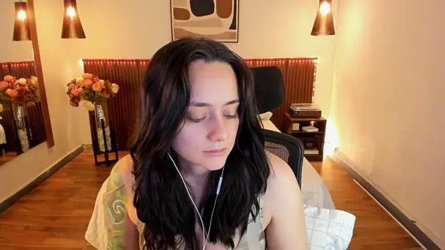 Snapshot of KatherineBond chatting on June 24, 2026, 7:01 pm KatherineBond online show from June 24, 2026, 7:01 pm