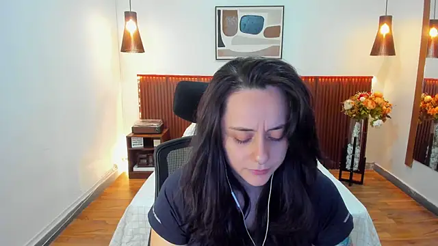 Snapshot of KatherineBond chatting on July 8, 2026, 4:07 pm KatherineBond online show from July 8, 2026, 4:07 pm