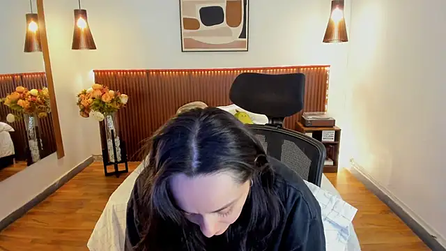 Snapshot of KatherineBond chatting on June 26, 2026, 7:20 pm KatherineBond online show from June 26, 2026, 7:20 pm