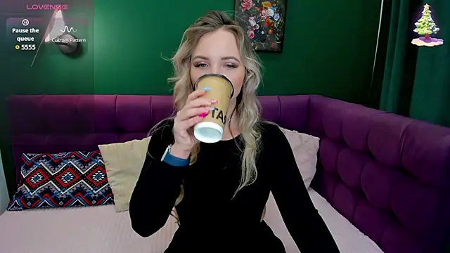 EvaMoran online show from October 18, 2025, 1:40 am