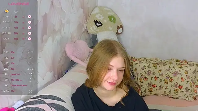 Snapshot of TrissMerigold9 chatting on December 20, 2025, 9:01 am TrissMerigold9 online show from December 20, 2025, 9:01 am