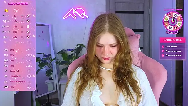 Snapshot of TrissMerigold9 chatting on February 22, 2026, 7:44 am TrissMerigold9 online show from February 22, 2026, 7:44 am