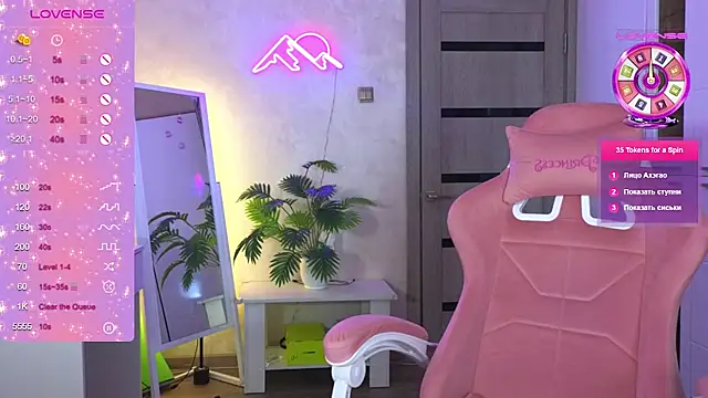 Snapshot of TrissMerigold9 chatting on March 3, 2026, 8:43 am TrissMerigold9 online show from March 3, 2026, 8:43 am