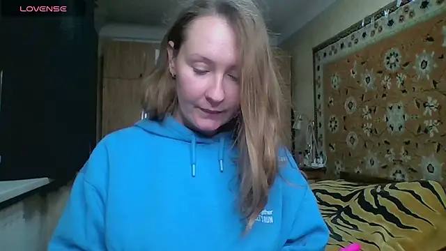 AnnaXLovers online show from October 14, 2025, 2:17 pm