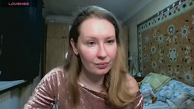 AnnaXLovers online show from February 25, 2026, 12:27 pm