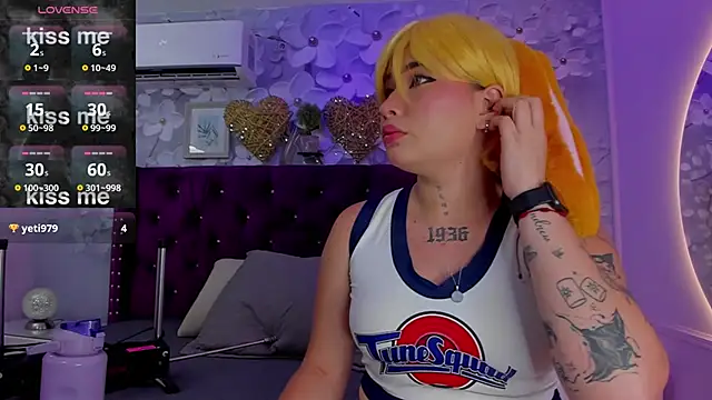 Snapshot of Danee_19_ chatting on February 12, 2025, 2:43 pm Danee 19 online show from February 12, 2025, 2:43 pm