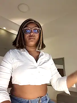 Snapshot of Adelehottman chatting on November 27, 2025, 12:05 pm Adelehottman online show from November 27, 2025, 12:05 pm