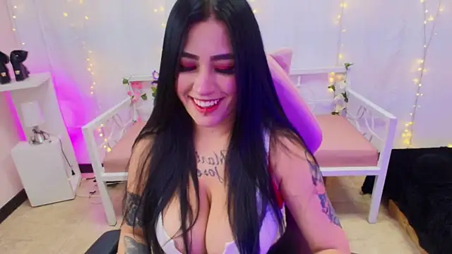 Snapshot of chica_Hetfield chatting on February 15, 2025, 3:17 pm chica Hetfield online show from February 15, 2025, 3:17 pm