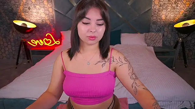 Snapshot of SusieWood chatting on November 22, 2025, 8:51 pm SusieWood online show from November 22, 2025, 8:51 pm