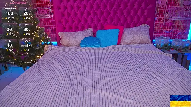 Snapshot of SusieWood chatting on December 17, 2025, 8:58 pm SusieWood online show from December 17, 2025, 8:58 pm