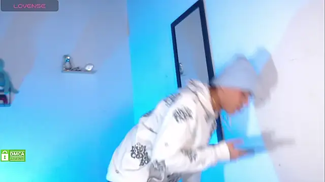 Snapshot of visaelX chatting on March 13, 2025, 9:48 pm visaelX online show from March 13, 2025, 9:48 pm