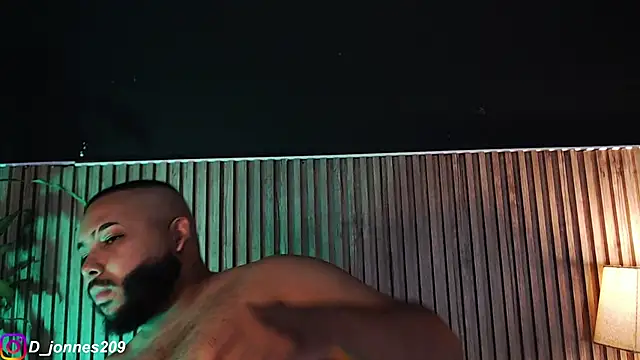 Snapshot of DilanJonnes_ chatting on September 21, 2025, 11:21 pm DilanJonnes  online show from September 21, 2025, 11:21 pm